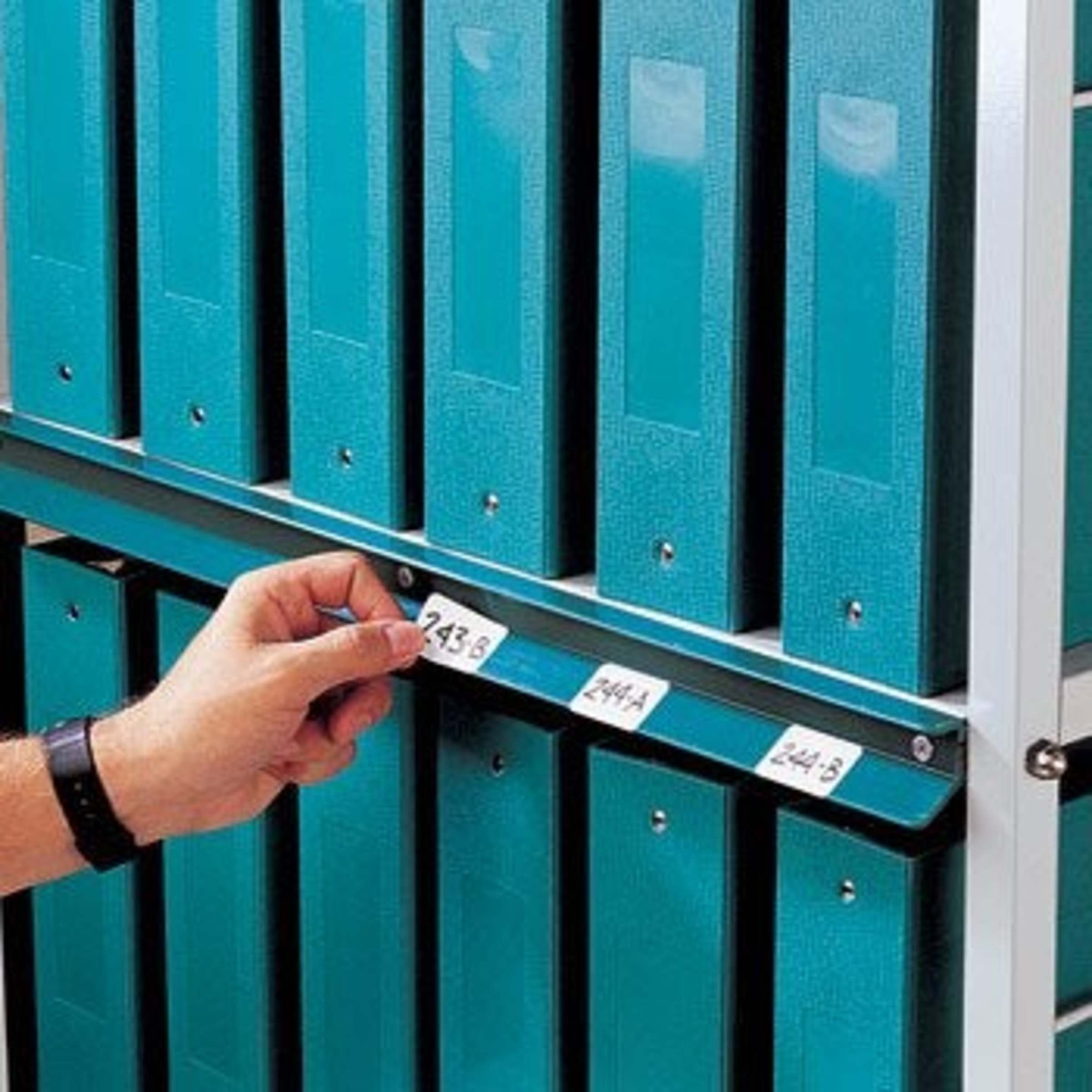 1.5'' x 1'' Blank ID Labels for Chart Racks โ Roll of 1000