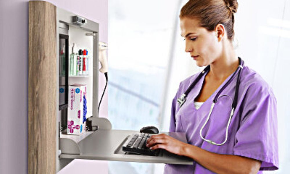 Mobile vs. Wall-Mounted Medical Workstations